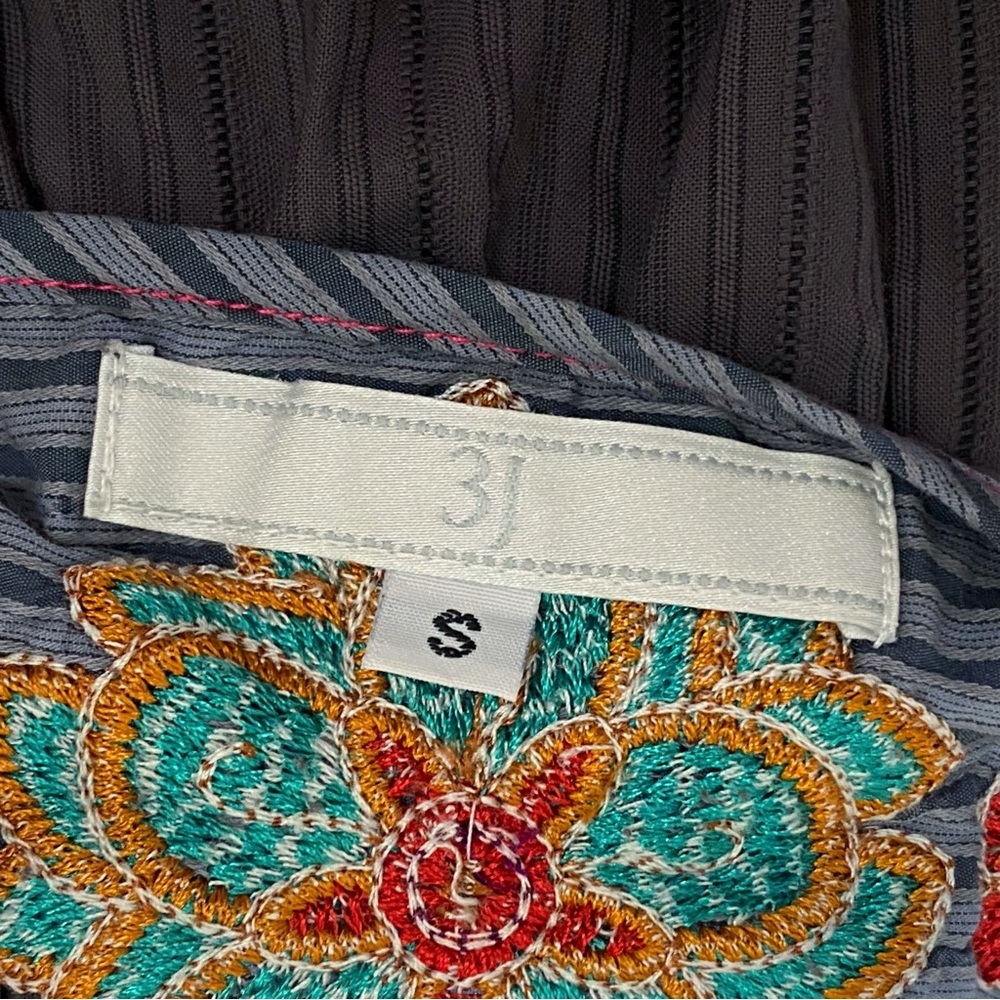 3J JOHNNY WAS flower butterfly heart embroidered gray long sleeve neck tie top - Picture 10 of 11